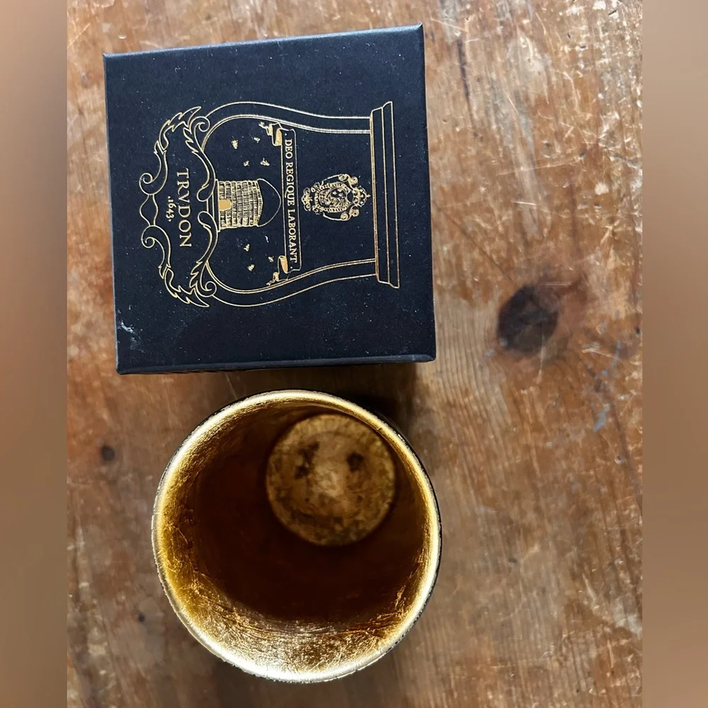 Trudon empty Angelo green and gold luxury candle vessel. - Picture 9 of 12